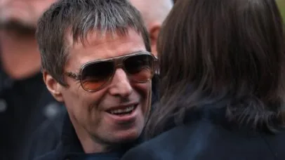 Liam Gallagher responde diagnóstico de autismo de Robbie Williams: ‘Fui diagnosticado como BÍBLICO’