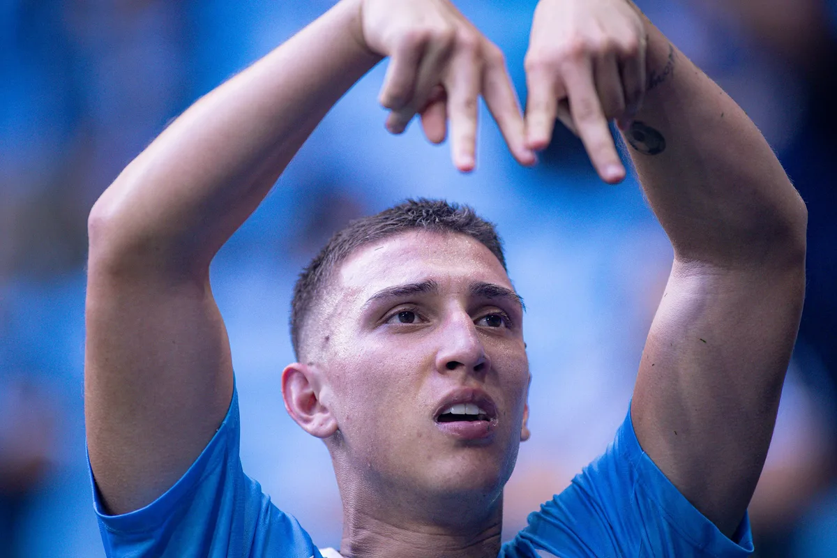 Pai de Monsalve se manifesta sobre afastamento do jogador no Grêmio: "Merece ser valorizado"