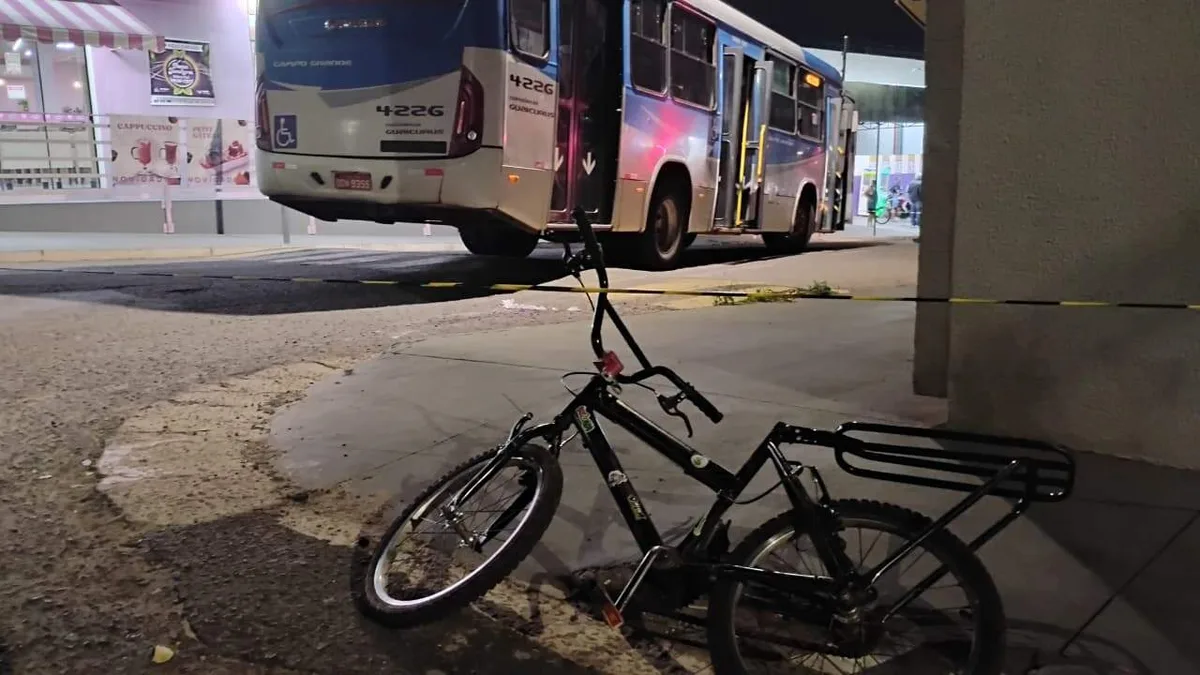 Criança é socorrida inconsciente após ser atropelada por ônibus