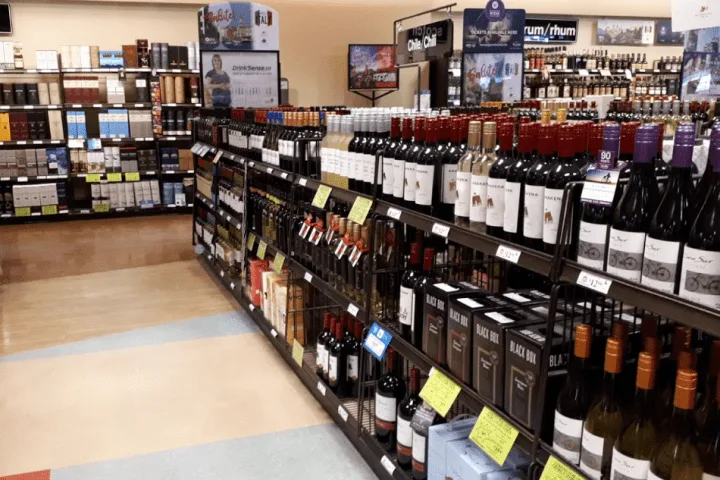 U.S. alcohol may go back on Manitoba shelves, but Kinew urges customers to buy Canadian