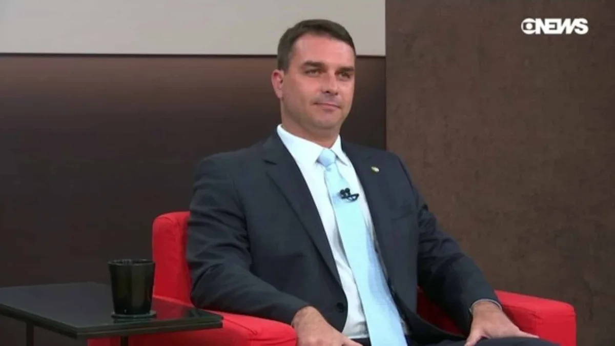 Flávio Bolsonaro escancara dobradinha com Globo e mídia liberal em vídeo de “terror econômico” contra Lula