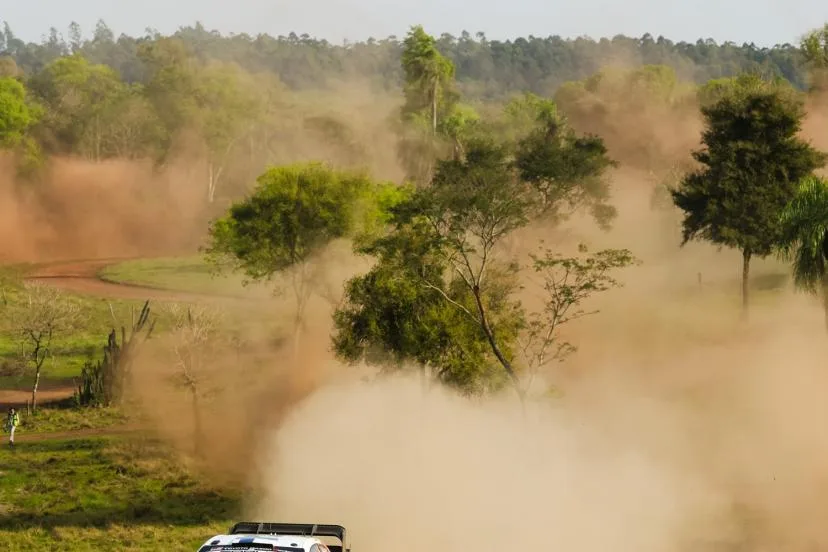 Au terme d'un après-midi marqué par de multiples crevaisons, Sami Pajari boucle la journée en tête au Rallye du Paraguay, Adrien Fourmaux quatrième