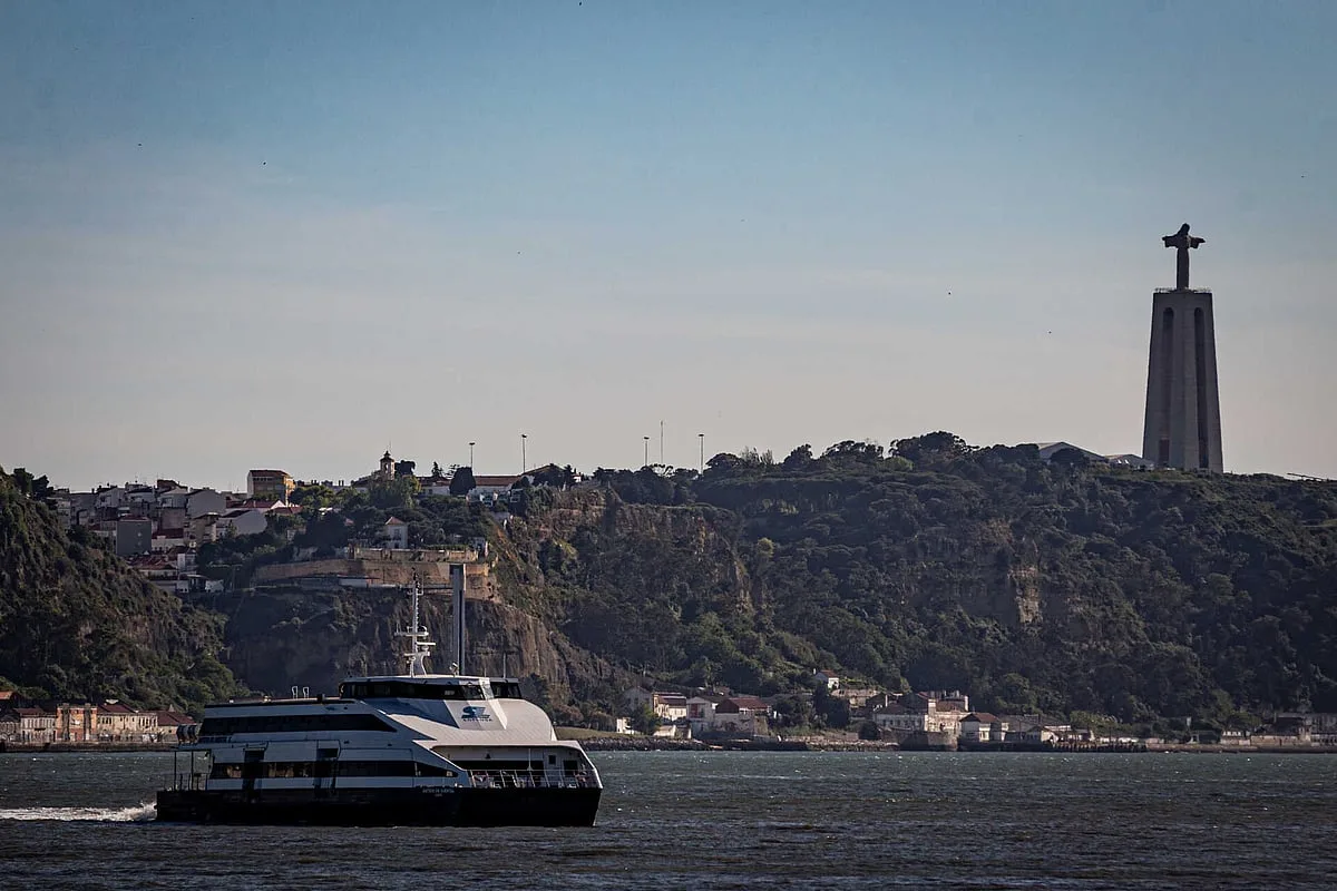 Transtejo Soflusa quer subir preço do bilhete entre Cais do Sodré e Cacilhas para turismo financiar serviço público