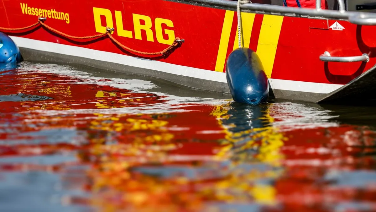 Bootsunfall: Boot gerät auf Kummerower See in Brand - Mann verletzt