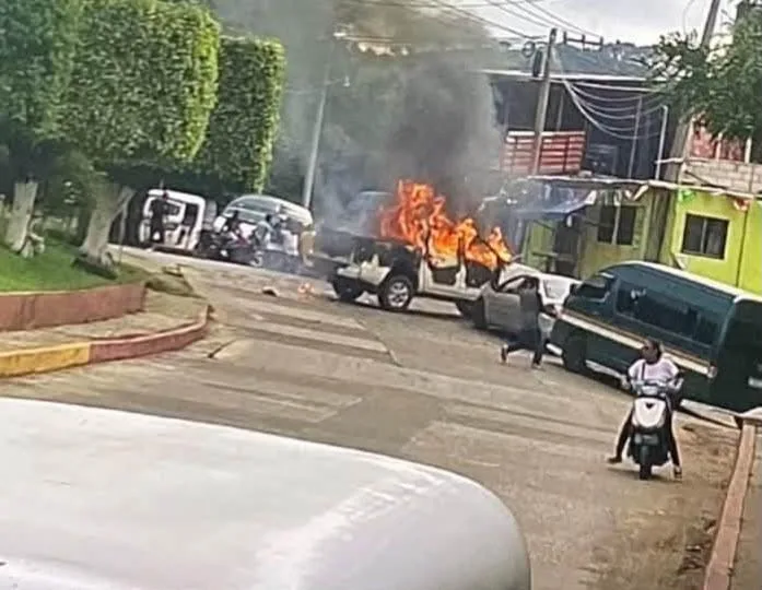 Ataque armado en Totolapan deja autos incendiados