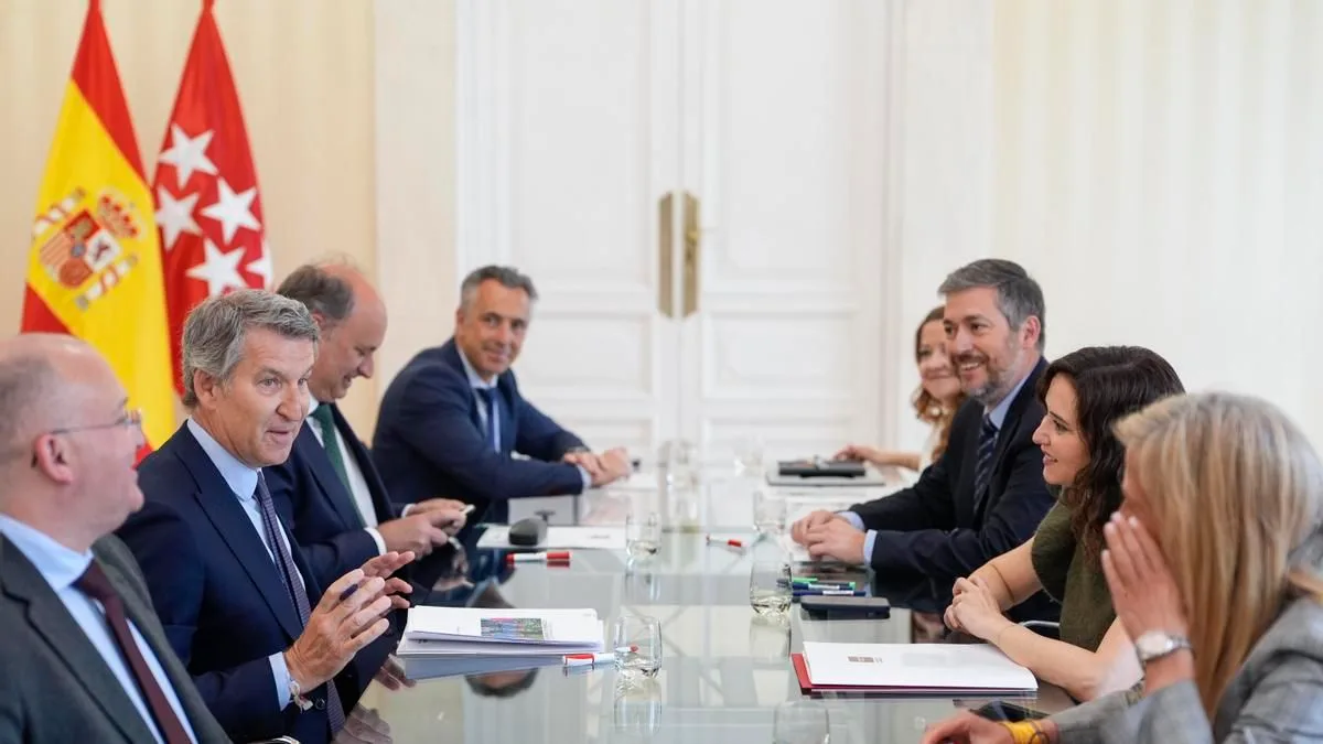 El PP oculta quién avisó a Feijóo de la compra de un inmueble por las obras en el despacho de Ayuso