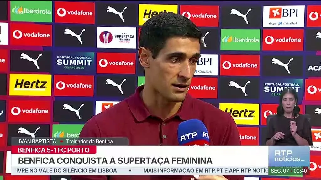 Benfica goleia FC Porto por 5-1 e ergue a Supertaça feminina