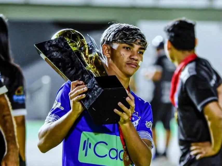 Atleta de Rorainópolis inicia trajetória no futebol de Goiás