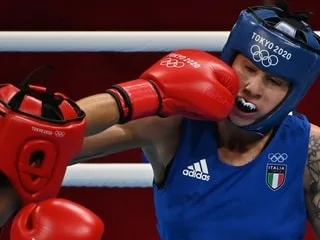 Boxe. Disqualifiée, la Franco-Canadienne Caroline Veyre perd son titre WBC