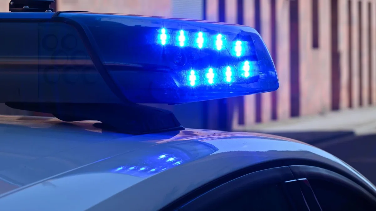 Polizei ermittelt: Arbeiter stürzt von Baugerüst und wird tödlich verletzt