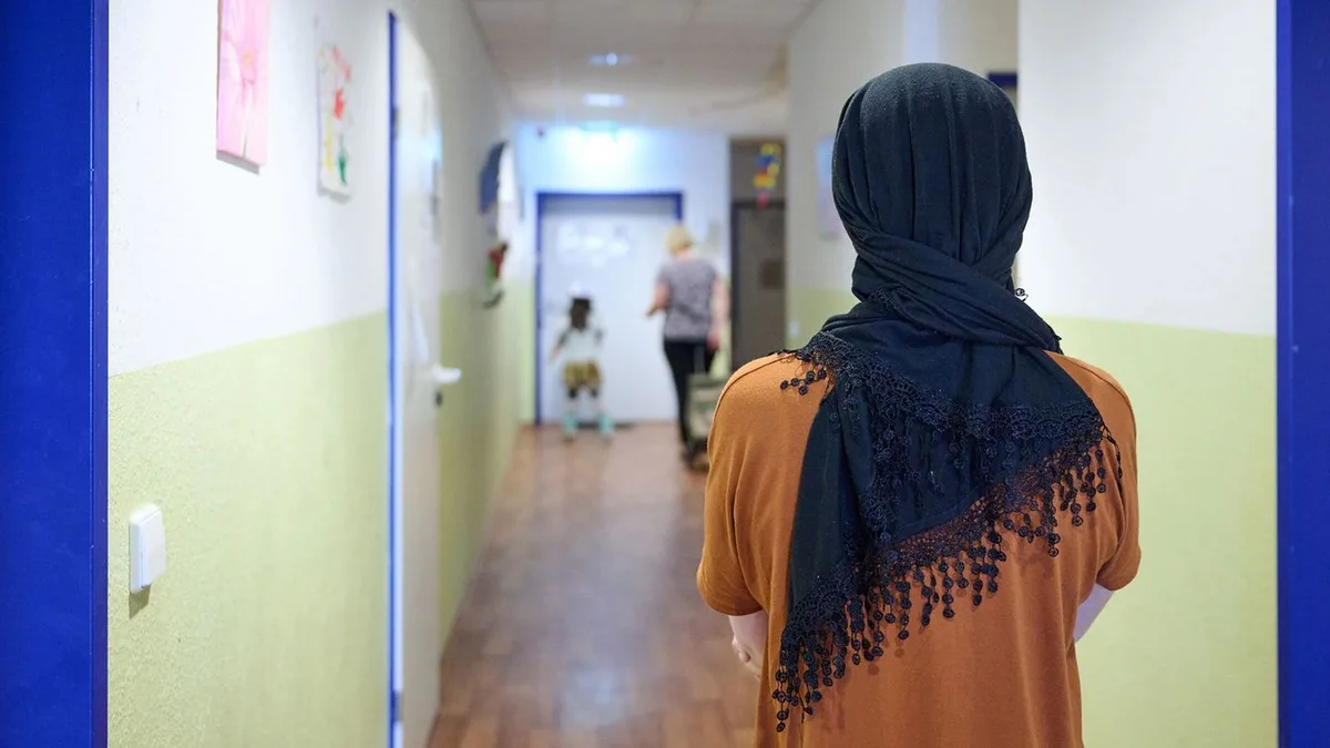 Soziales: Frauen und Kinder bleiben länger in Schutzhäusern