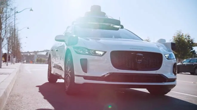 Frota de robotáxis da Waymo começam a levar passageiros em mais três cidades
