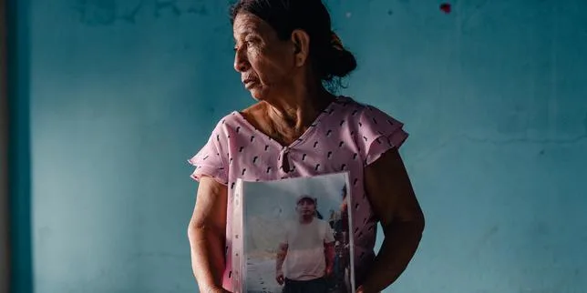 En Equateur, les pêcheurs, victimes collatérales des bombes américaines : « Cette barque, c’était l’héritage de mon père, notre gagne-pain. Qu’est-ce que je vais faire maintenant ? »