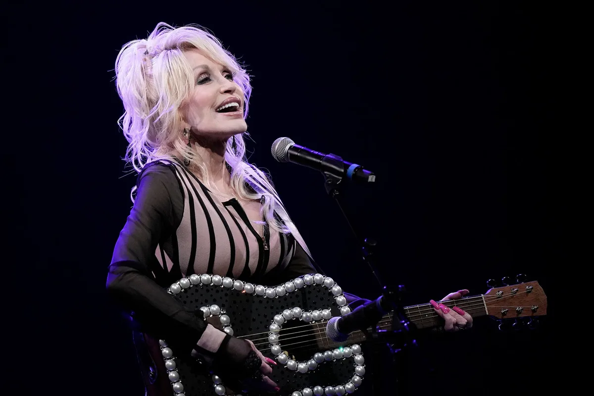 Mort de Dolly Parton : redécouvrez la « reine de la country » en cinq titres iconiques