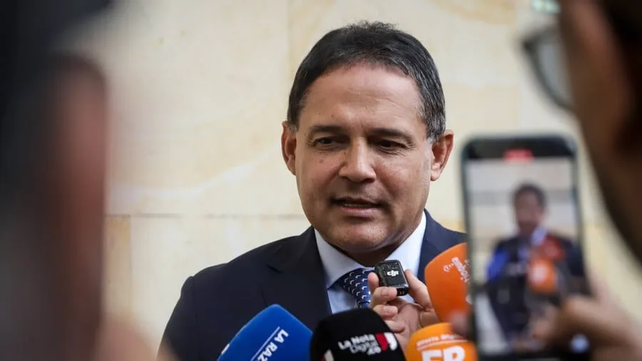 El presidente del Congreso ofreció disculpas públicas por acto religioso durante la posesión presidencial de Abelardo de la Espriella: “Seguiremos trabajando de la mano de Dios”