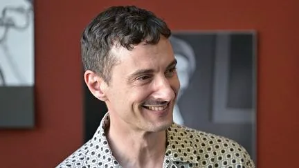 Appel au boycott de la DJ Barbara Butch : "Mettre en danger une artiste" n'est pas "la meilleure façon" d'exprimer son désaccord, réagit le metteur en scène Thomas Jolly