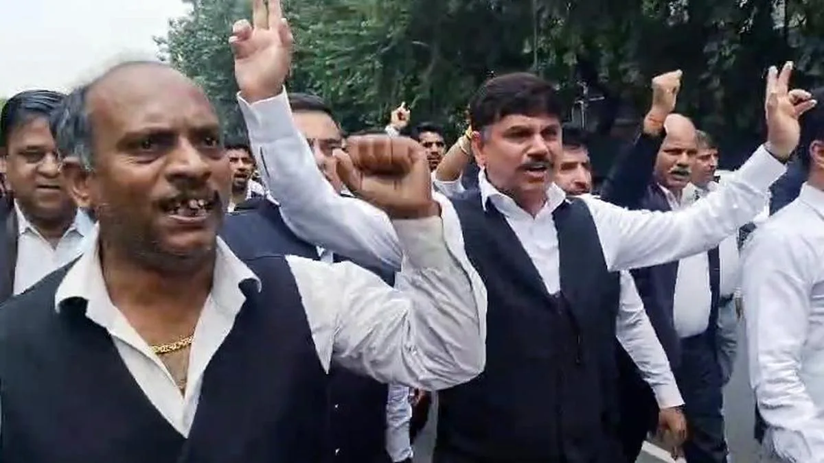 Lawyers strike work over 50% pre-deposit for challan appeals