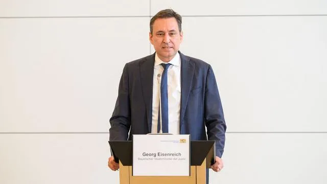 Staatsregierung: Kreise: Bayerns Justizminister Eisenreich tritt zurück