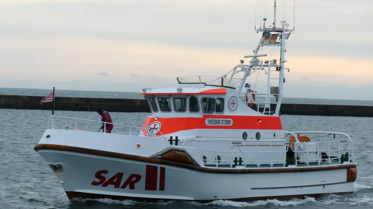 Havarie in der Nordsee: Jollenkreuzer kentert vor Büsum – Segler aus Seenot gerettet