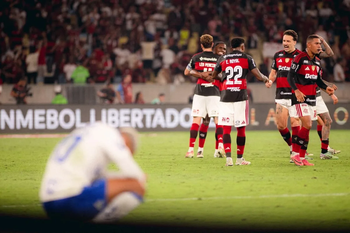 Análise: Flamengo engole Cruzeiro no 1º tempo, despacha um dos favoritos e vai forte atrás do penta