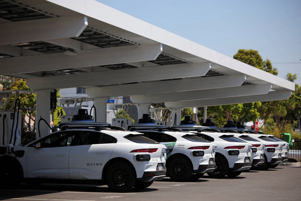 Waymo dobra gastos com lobby em batalha dos táxis autônomos com a Uber