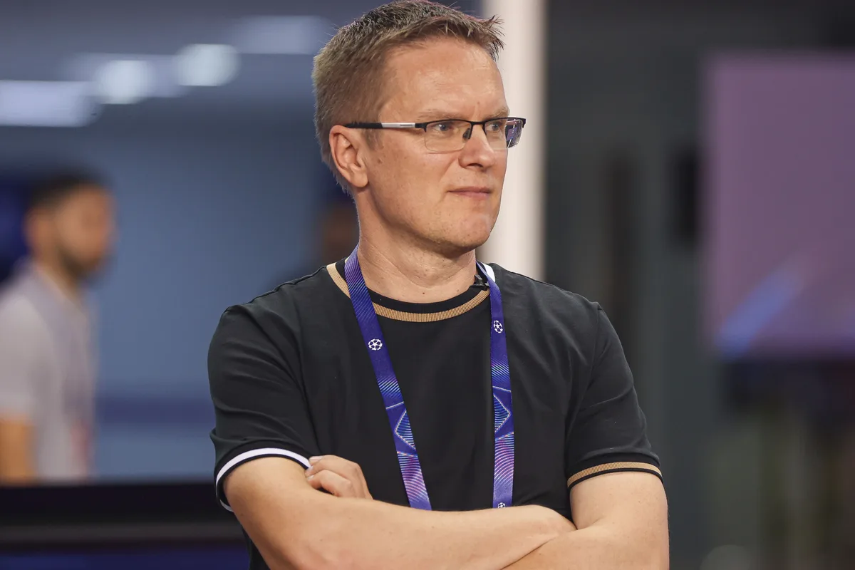 Do ‘Quem Quer Ser um Milionário’ à Champions: a história inusitada do técnico de time estreante