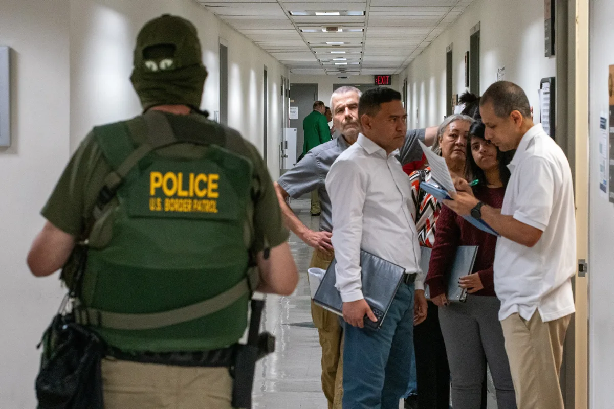 El Gobierno de Trump exige a los Estados reportar a los indocumentados con la amenaza de frenar fondos federales
