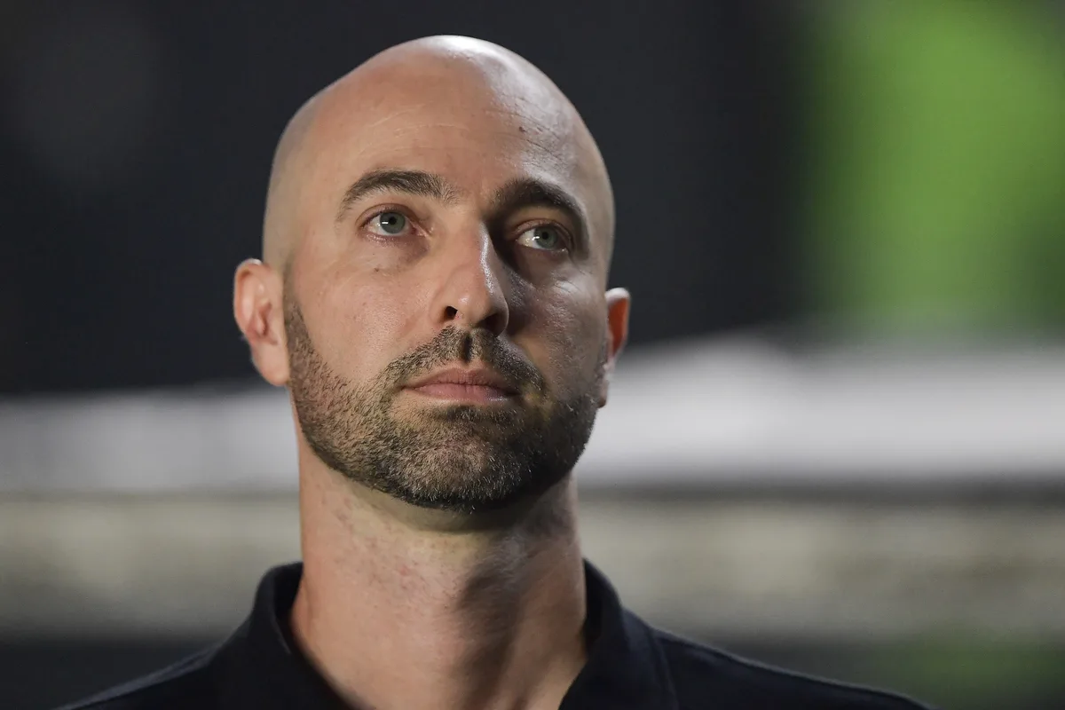 Botafogo avaliará desempenho de Bellão para decidir se contratará novo técnico