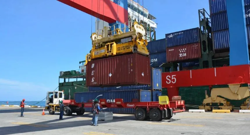 Comenzó a llegar mercancía para la temporada de diciembre al puerto de La Guaira