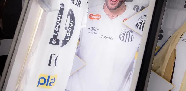 Santos fecha patrocínio de R$ 15 mi com cláusula de antecipação do valor