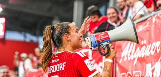 DFB-Nationalspielerin Lena Oberdorf feiert nach ihrem zweiten Kreuzbandriss Comeback bei Bayern München