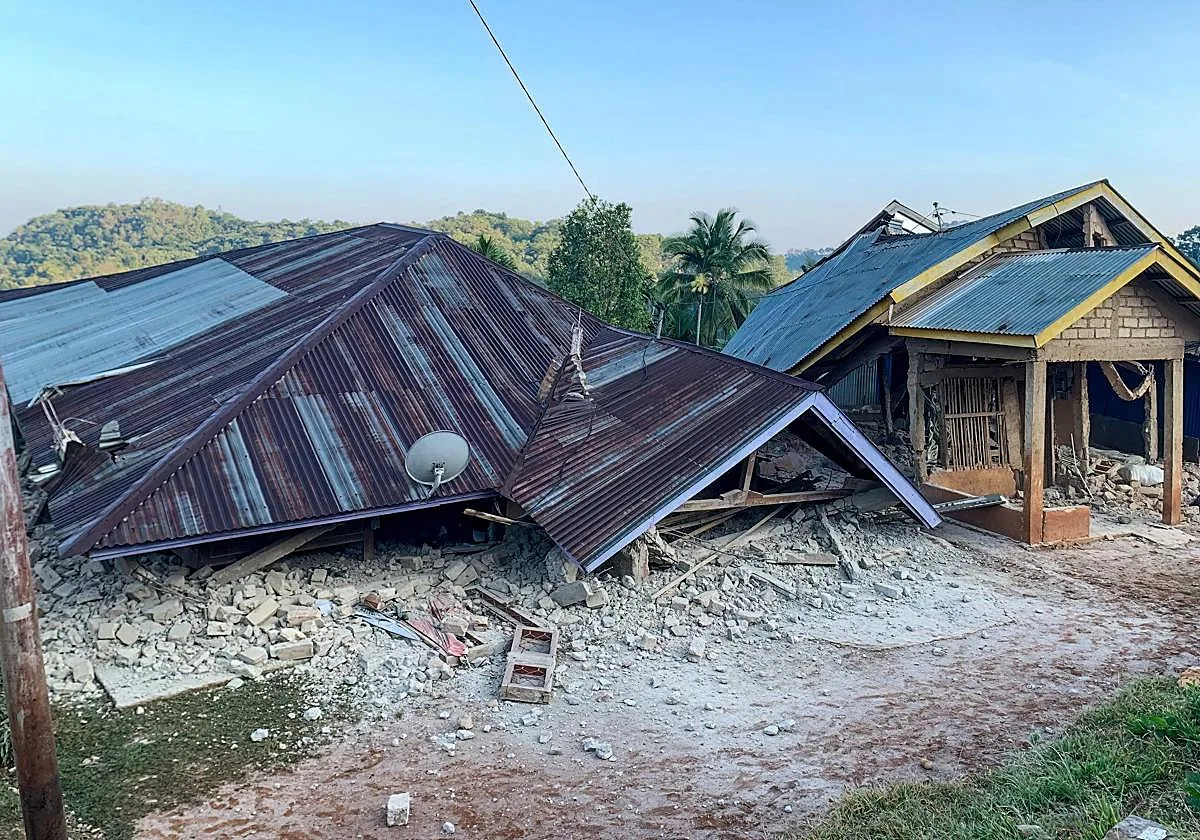 Casi 50 muertos tras un terremoto de magnitud 7,7 en Indonesia