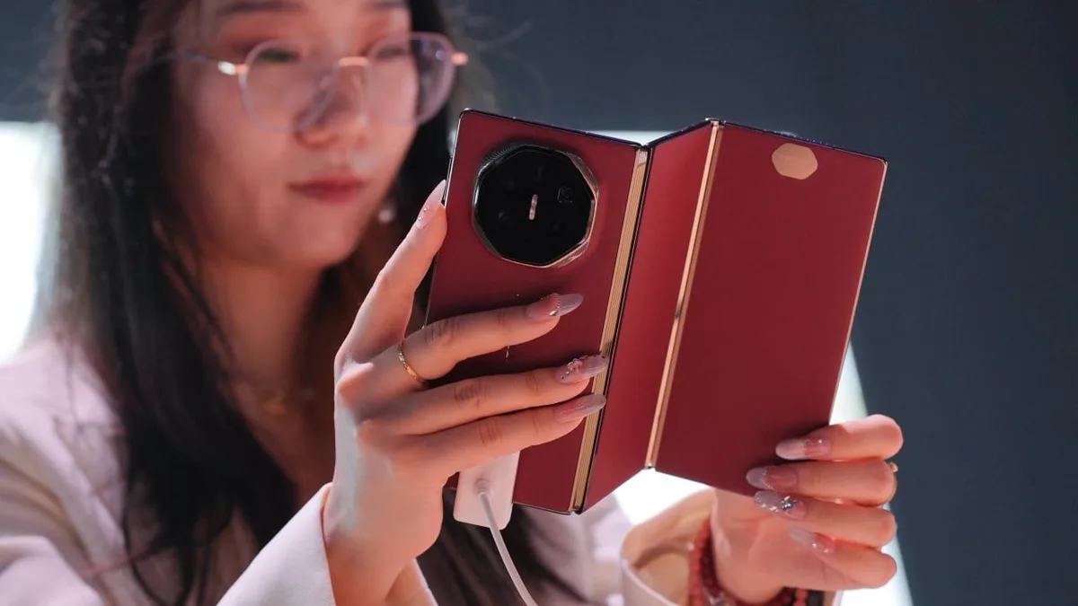Huawei and Apple bend to a tougher market with foldable phones as memory crunch bites
