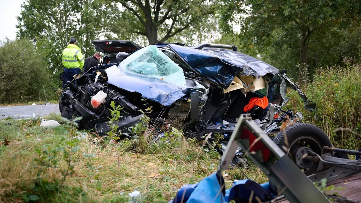 Schwerer Unfall: Autofahrer bei Kollision mit Lkw auf der B 191 getötet