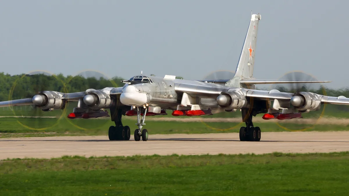 Liveblog Ukrainekrieg: Ukraine meldet Angriff auf Militärflugplatz in Russland