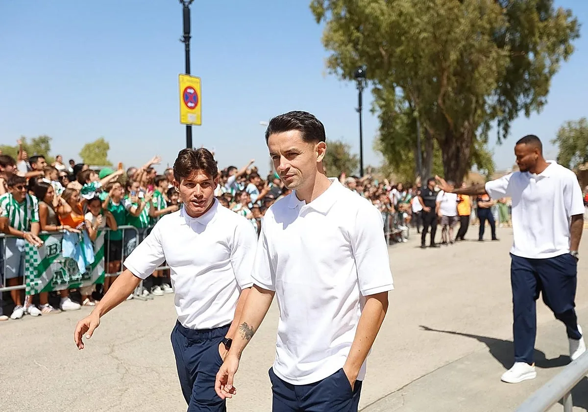 El Betis ofrece la cesión de Fidalgo y Pablo García a varios equipos de Primera