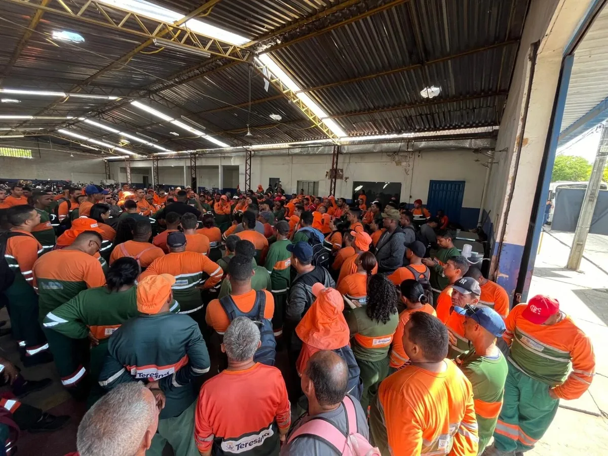 Garis têm mudança no horário de trabalho após Teresina registrar temperaturas acima de 40 ºC, diz sindicato
