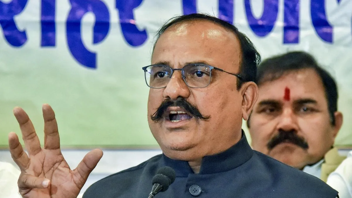 Sapkal seeks Fadnavis’s resignation over attack on minister’s kin, law-and-order incidents