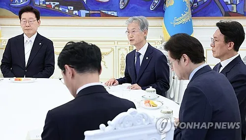 대법 "대통령 면담 못해" vs 靑 "협의 없었다"…진실 공방 점입가경
