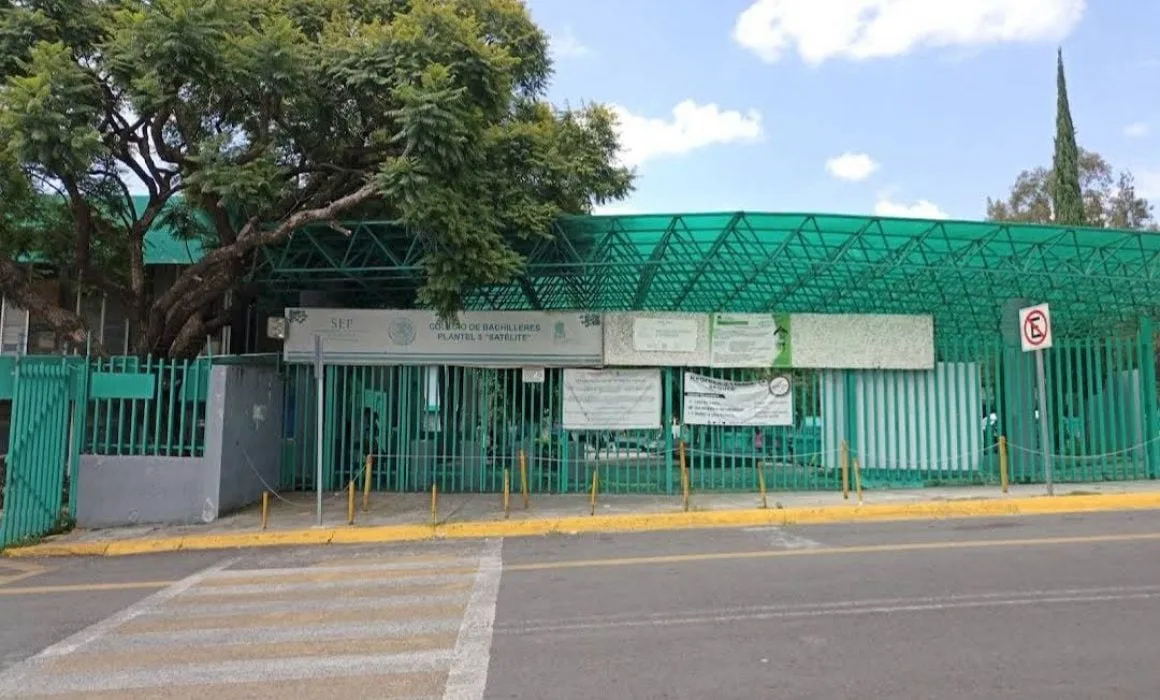 Encapuchados ingresan al plantel 6 del Colegio de Bachilleres en CDMX; hay un profesor herido