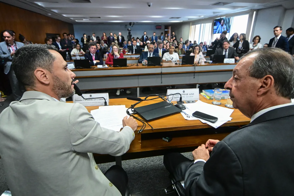 Veja como votaram senadores do ES na PEC pelo fim da escala 6x1 em sessão na CCJ