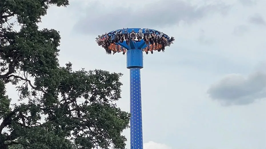 Jury awards teens $550K after Oregon amusement park ride left them hanging upside down: report