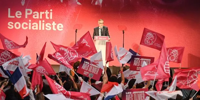 EN DIRECT, présidentielle 2027 : François Hollande et François Ruffin, aux journées d’été du PS, critiquent la primaire choisie par les socialistes