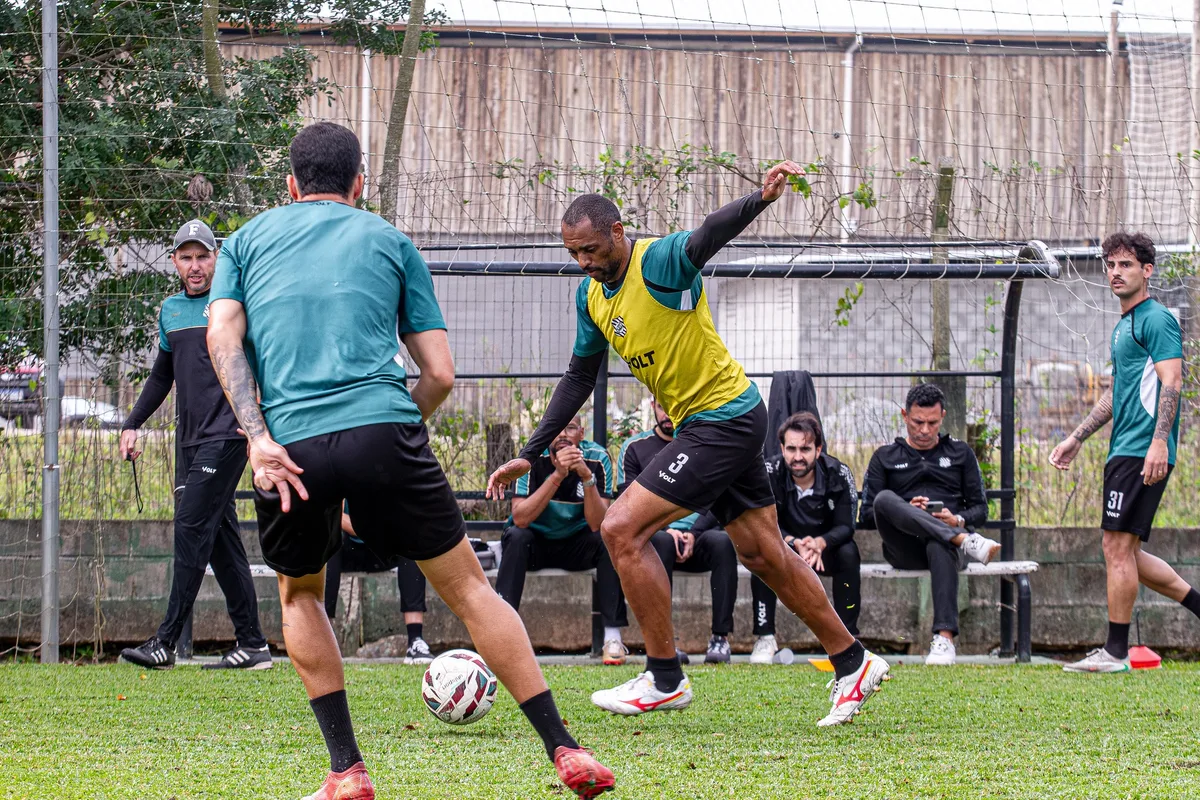 Recuperado, Douglas Bacelar segue no Figueirense sem ser inscrito na Série C