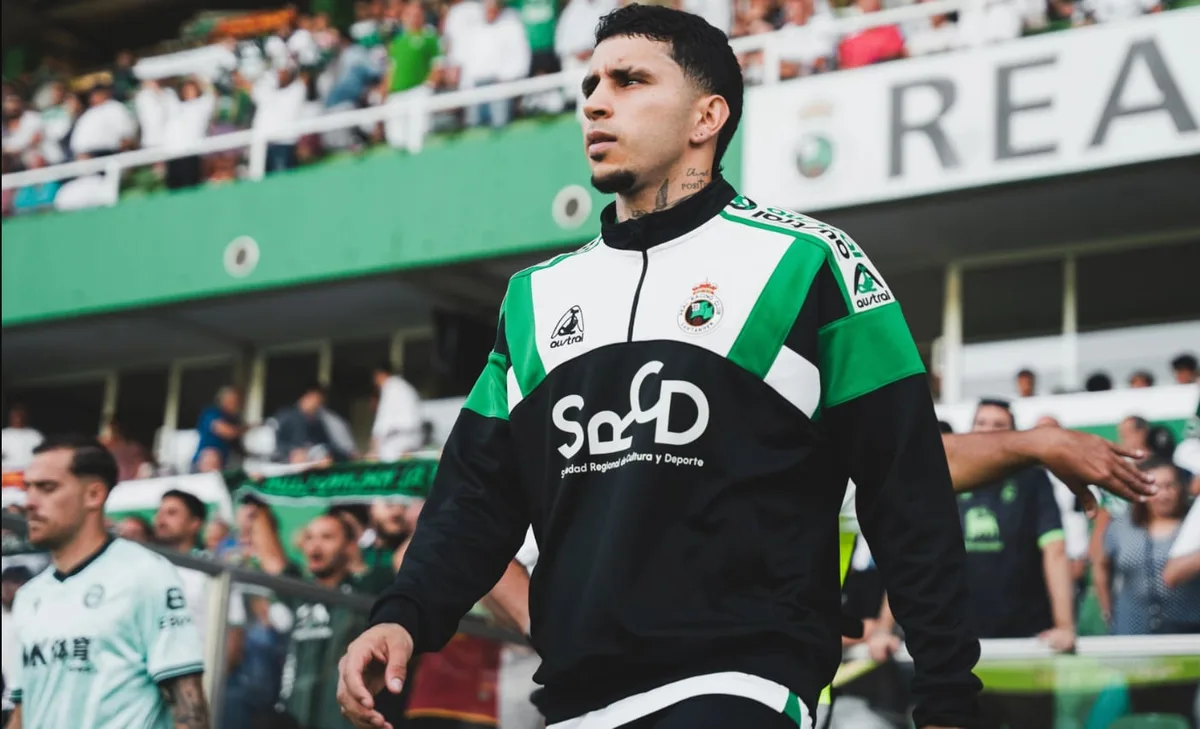 Gustavo Puerta debutó en La Liga de España, con Racing de Santander: terminó ovacionado por la hinchada