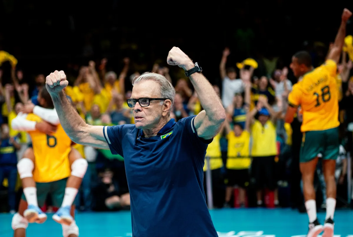 Bernardinho cita pressão gigantesca sobre jogadores do Brasil: "Geração muito contestada"