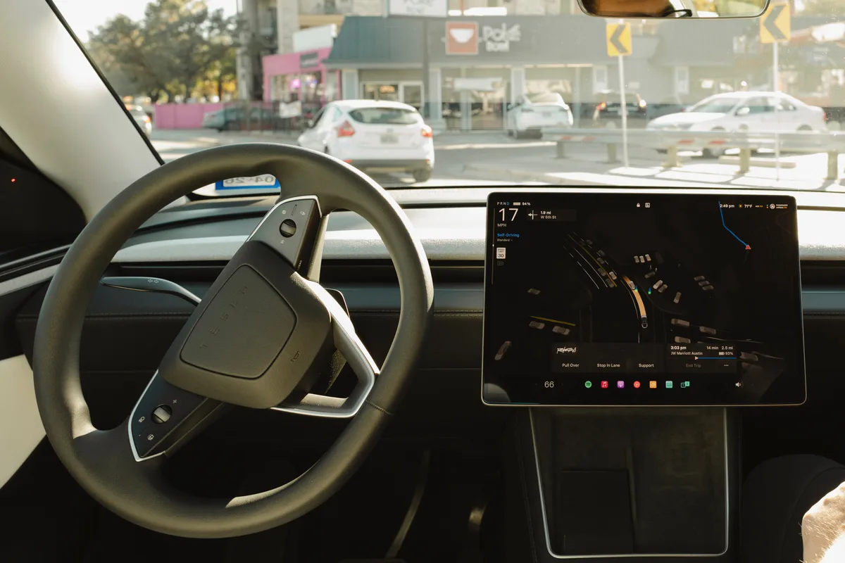 A medida que las computadoras toman el control de los autos, los expertos se preocupan por la seguridad