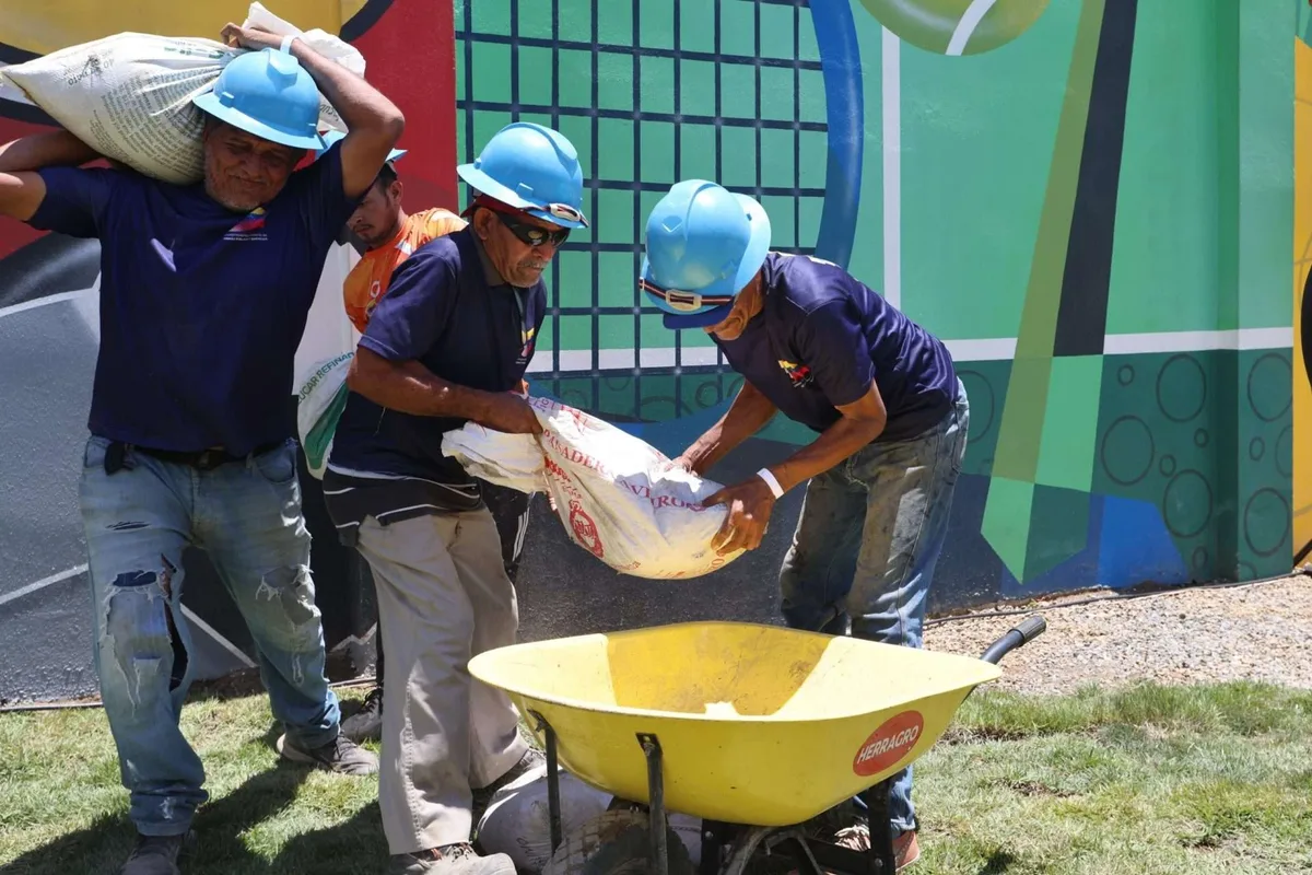 Evalúan condiciones de escuelas en Petare de cara al regreso a clases