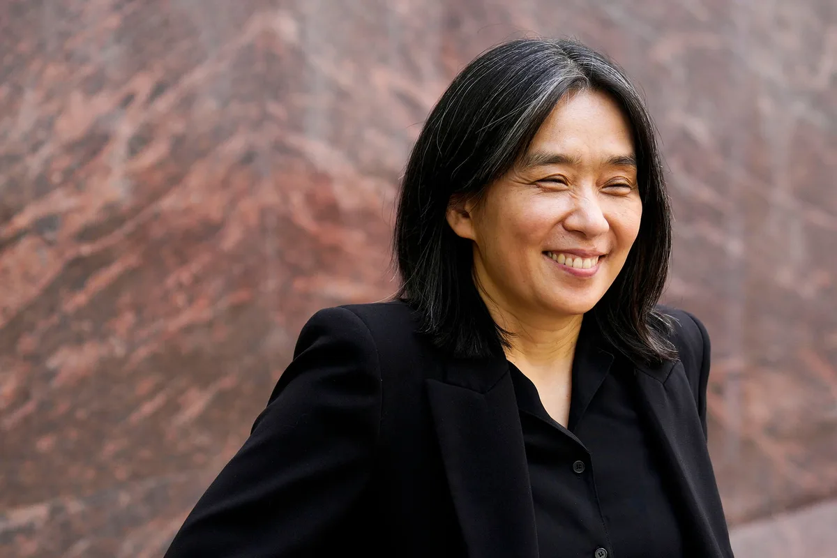 La reflexión de Han Kang, escritora surcoreana, sobre la honestidad en la literatura: “No por escribir ficción se pierde la verdad”