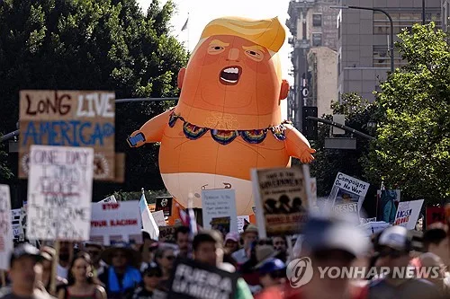 "우리에게 왕은 없다…투표로 트럼프 심판을" 美전역서 시위